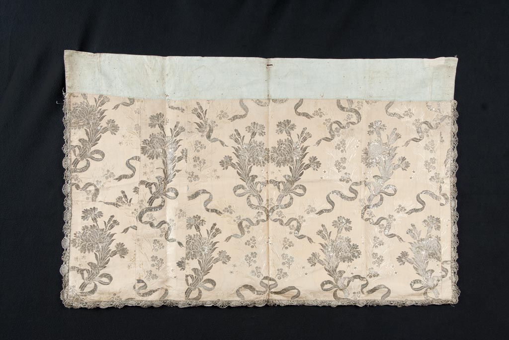 motivi decorativi floreali (balza di conopeo di tabernacolo, opera isolata) - manifattura francese (terzo quarto sec. XIX)