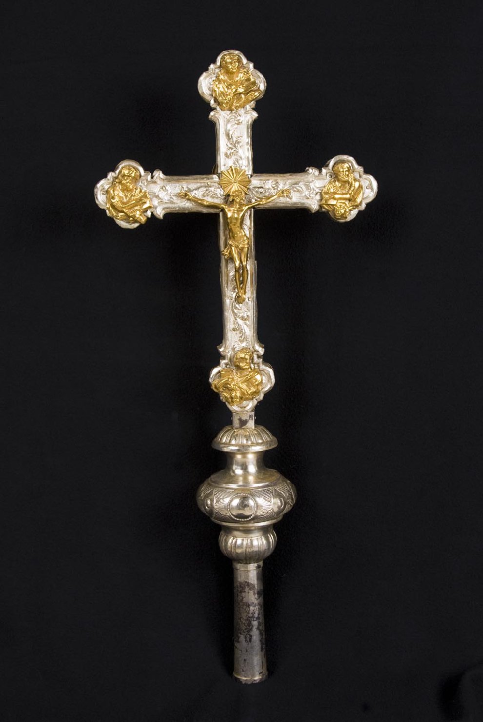 Cristo crocifisso, Madonna addolorata, evangelisti che porgono i loro vangeli (croce processionale, opera isolata) - bottega veneta (fine/ inizio sec. XVII, secc. XIX/ XX)