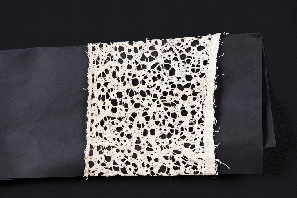 motivi decorativi vegetali (bordura, opera isolata) - manifattura veneziana (ultimo quarto sec. XVII)