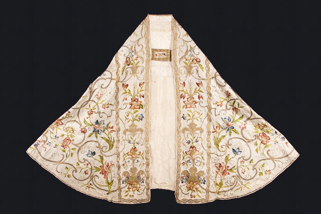 motivi decorativi floreali e a girali (piviale, opera isolata) - manifattura veneta (fine sec. XVIII)