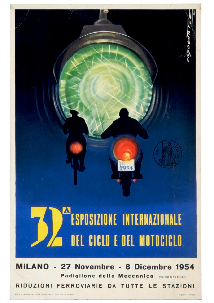 ciclista e motociclista viaggiano verso un grande semaforo verde (locandina) di Codognato Franco (sec. XX)