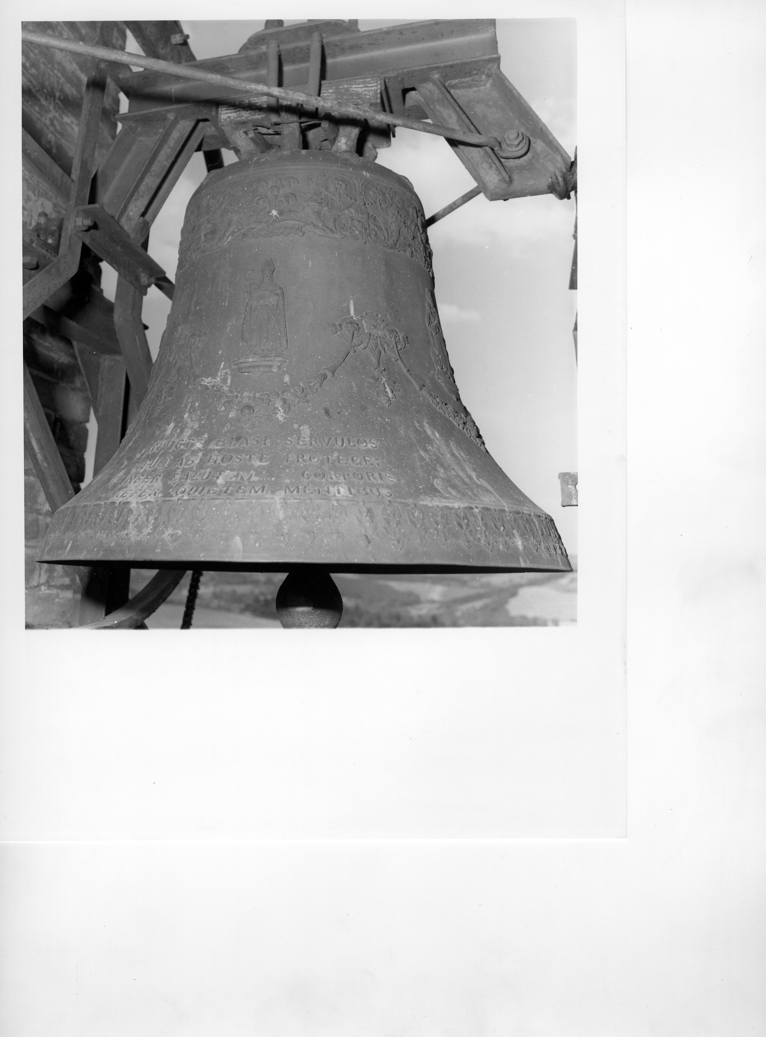 Santi con motivi vegetali e floreali (campana da chiesa, opera isolata) - produzione Italia settentrionale (prima metà sec. XX)