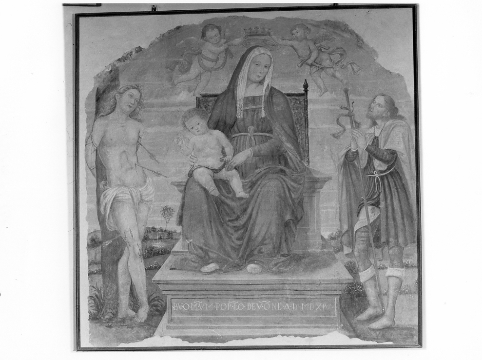 Madonna in trono con Bambino fra San Sebastiano e San Rocco (dipinto - dipinto murale, frammento) di Giovanni i Pietro detto lo Spagna (sec. XVI)