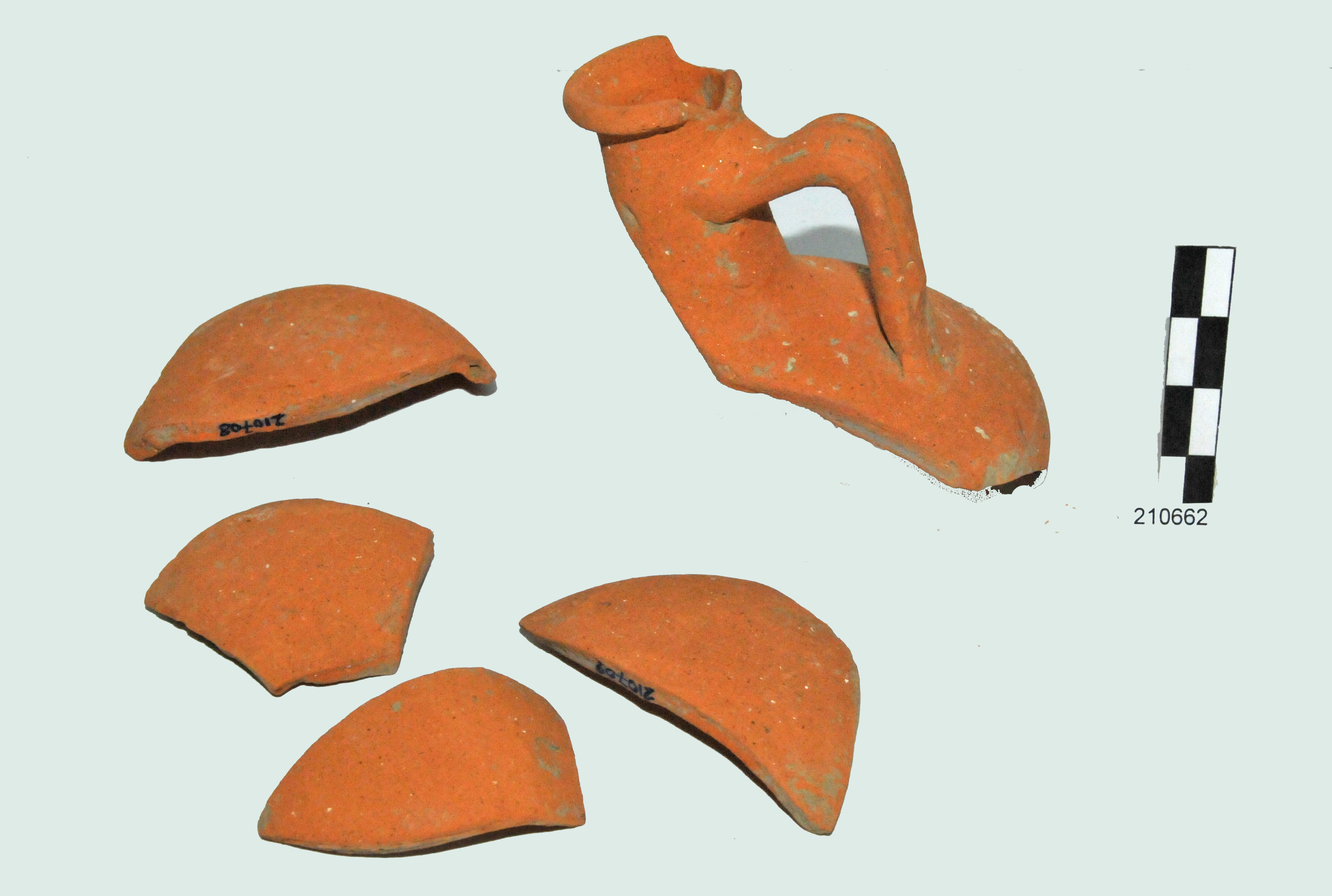 vaso, lagyros/ orlo/ ansa/ parete, argilla arancio, ricco di inclusi di piccole dimensioni, Munsell 7.5Y (I a.C./ I d.C)