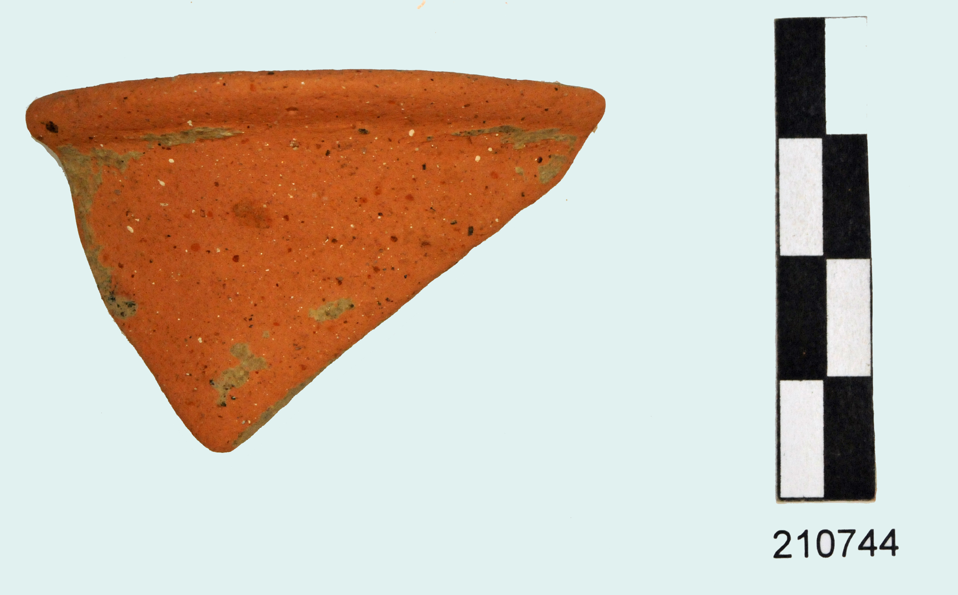 olla, globulare, orlo, parete, simile EAAII, tav C, n. 1, argilla arancione, plverosa, abbastanza depurata (I d.C - II d.C)