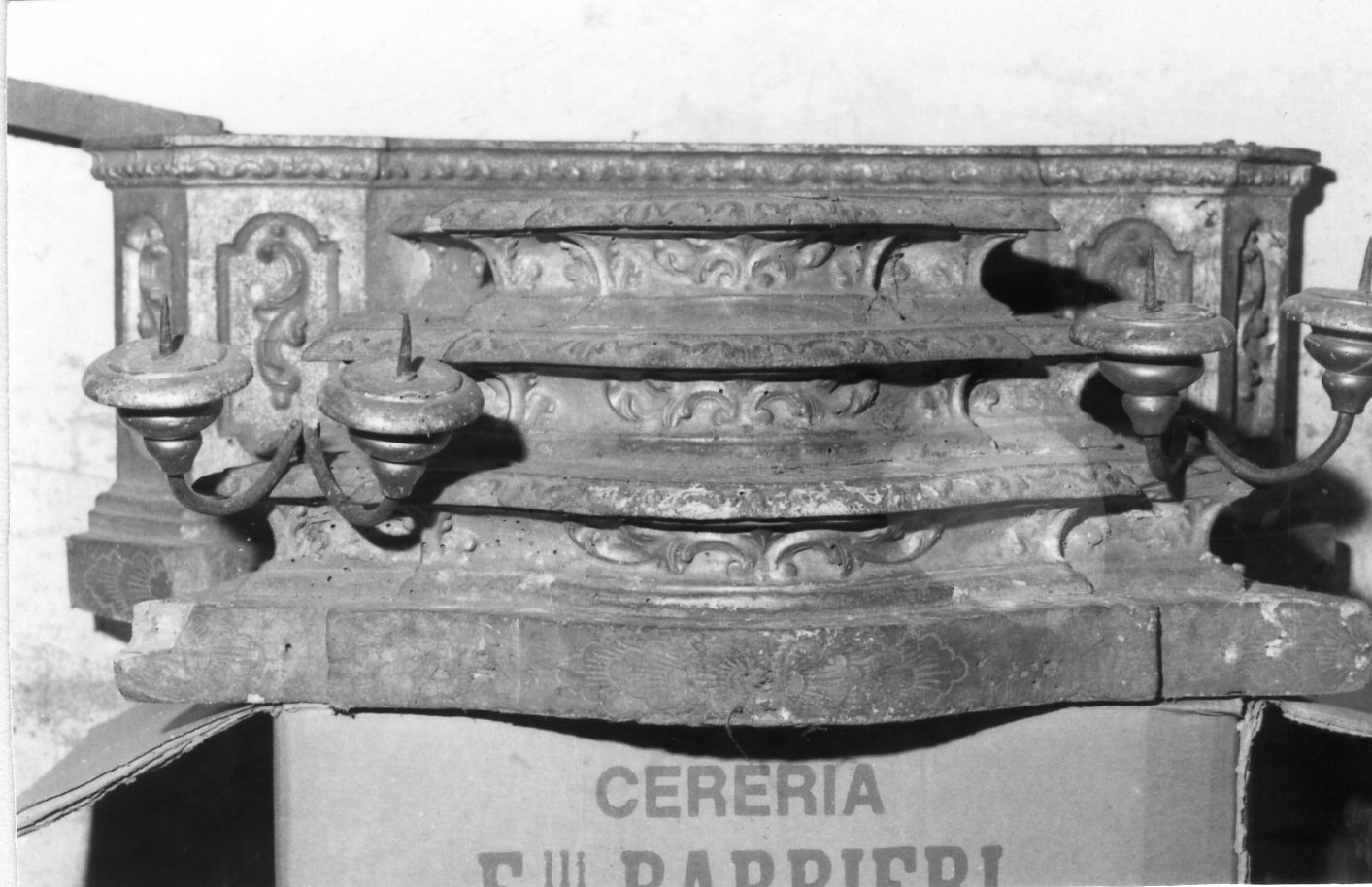 basamento d'altare - bottega modenese (seconda meta' sec. XVIII)