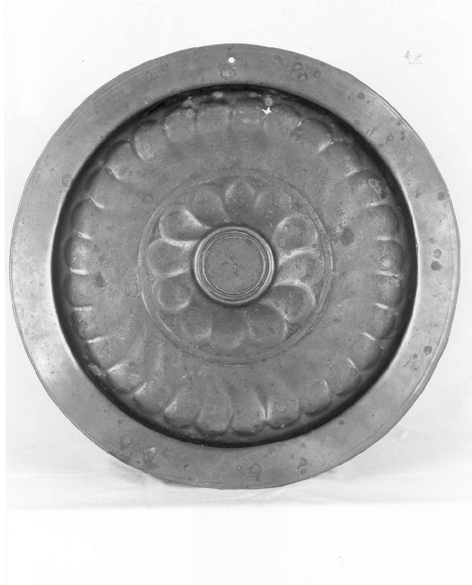 piatto per elemosine - manifattura emiliana (primo quarto sec. XVII)