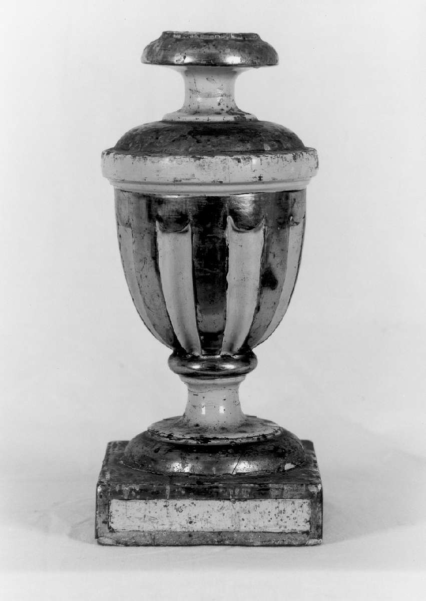 vaso d'altare con composizione floreale, serie - ditta Bulgarelli Matteo (seconda meta' sec. XIX)