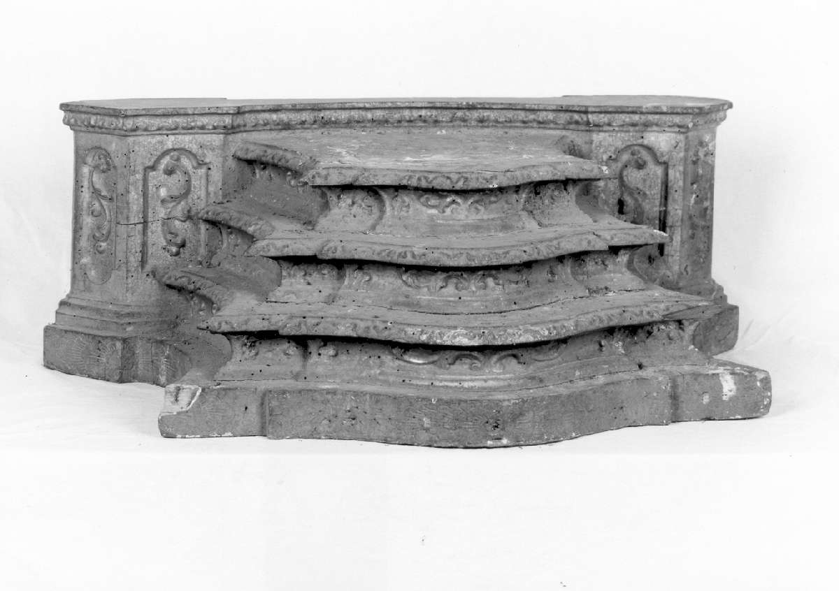 base - manifattura emiliana (meta' sec. XVIII)