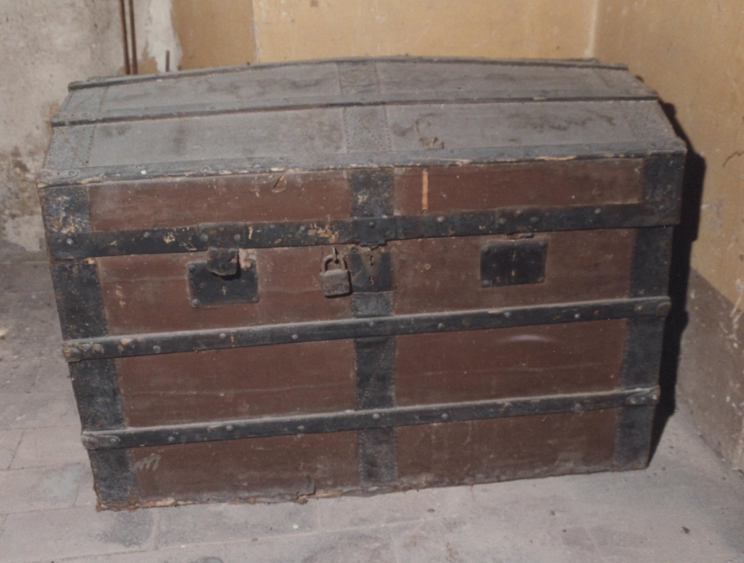 baule - bottega lombarda (fine/ inizio secc. XIX-XX)