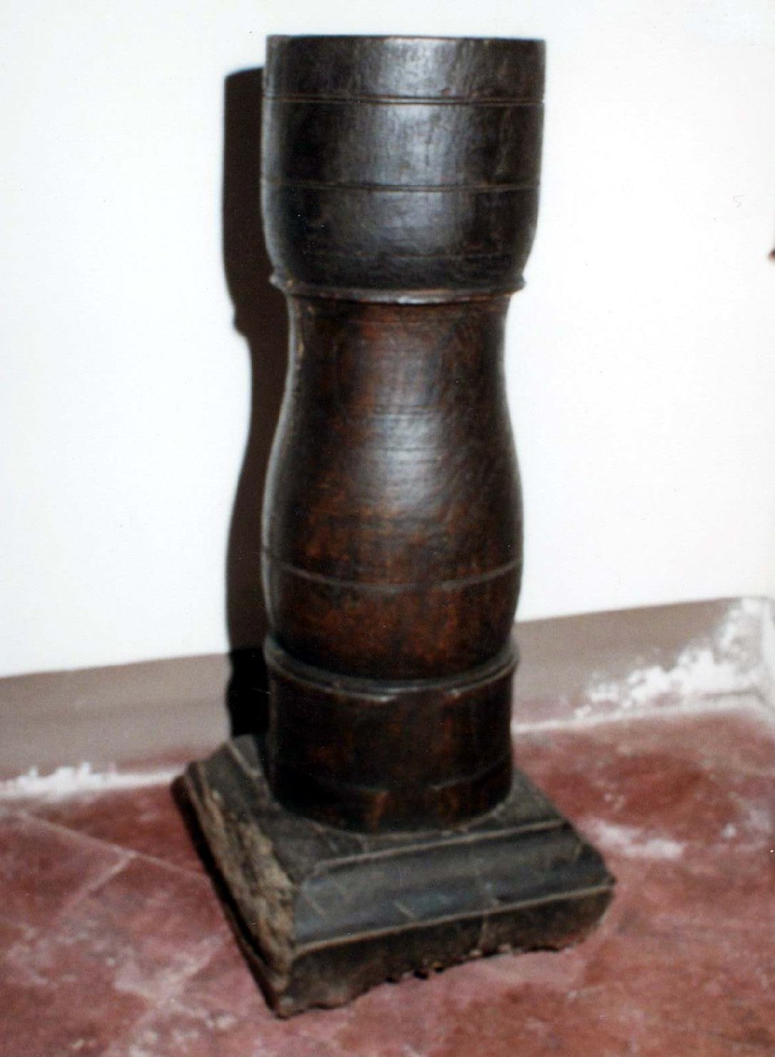 mortaio - bottega lombarda (prima meta' sec. XX)