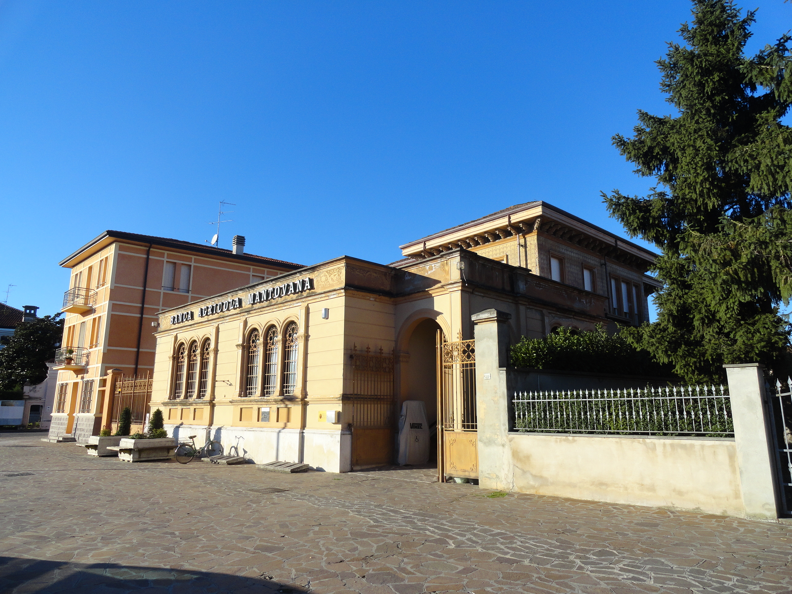 Filiale Banca Agricola Mantovana - Monte Paschi di Siena (palazzina, urbana) - Gonzaga (MN) 