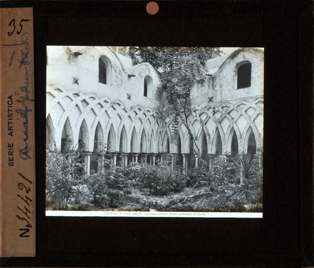 Chiostro del Paradiso - Cattedrale di Sant'Andrea - Amalfi (diapositiva) di Fratelli Alinari I.D.E.A (stabilimento) (prima metà XX)