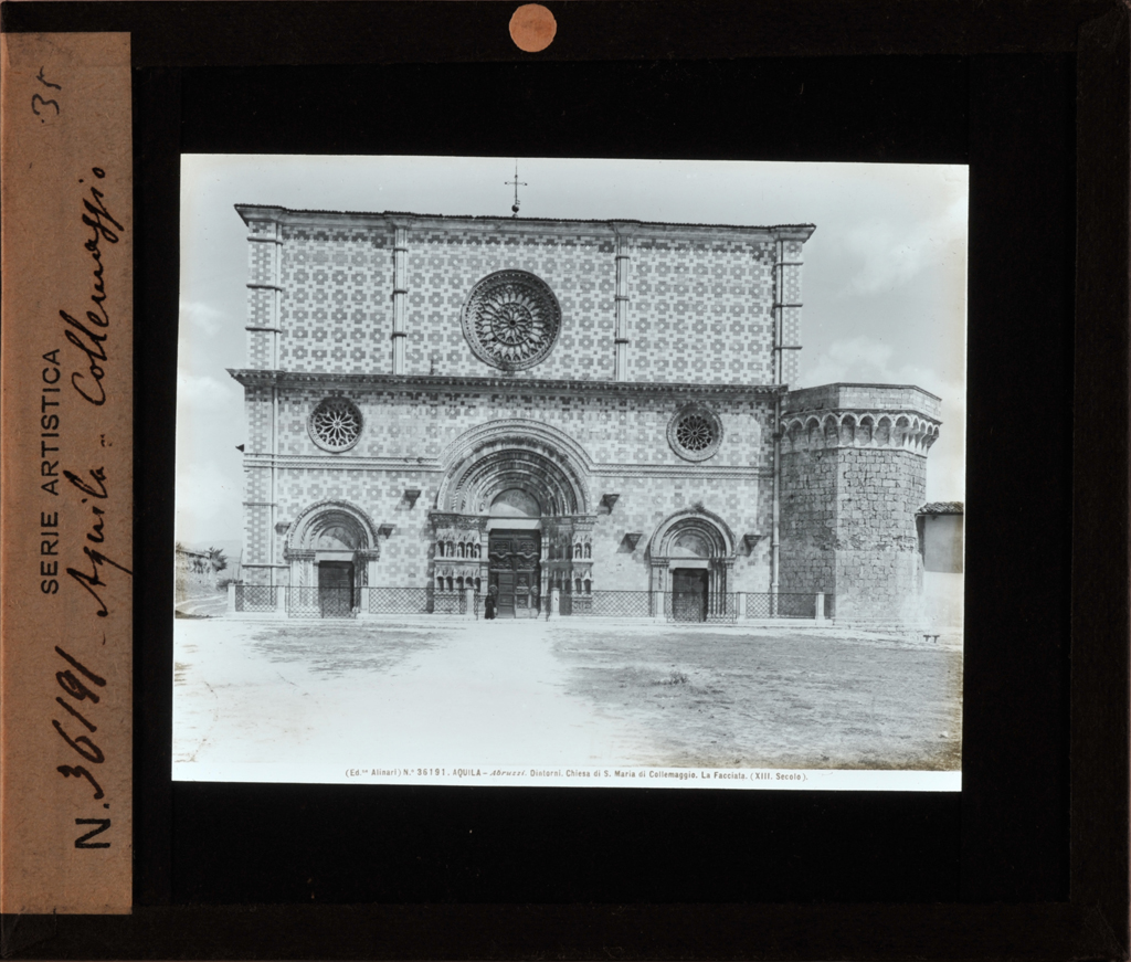 L'Aquila - chiesa di Santa Maria di Collemaggio - facciata (diapositiva) di Fratelli Alinari I.D.E.A. (Istituto di Edizioni Artistiche) (stabilimento) (prima metà XX)