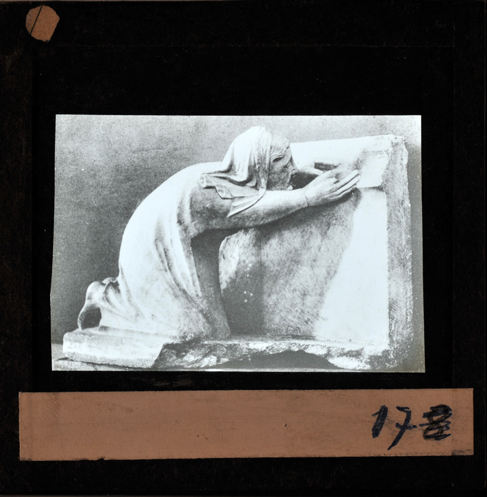 Arnolfo di Cambio - figura di Assetata - frammento della fontana di Perugia (diapositiva) di Arnolfo di Cambio, Fratelli Alinari I.D.E.A. (Istituto di Edizioni Artistiche) (stabilimento) (prima metà XX)