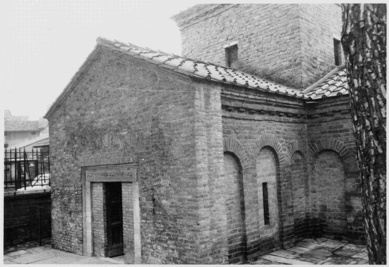 Mausoleo di Galla Placidia (mausoleo) - Ravenna (RA)  (V, metà)