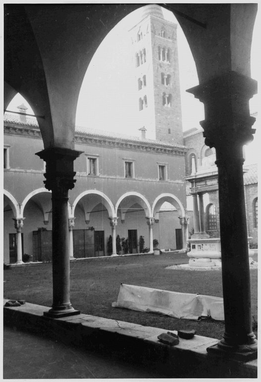 Chiostro della Chiesa di S. Giovanni Evangelista (chiostro) - Ravenna (RA)  (XVI, prima metà)