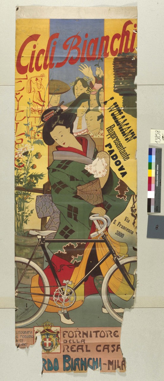 ragazza giapponese in kimono cammina a fianco di una bibicletta da corsa, sullo sfondo di un gruppo di persone orientali che la osservano (manifesto) - ambito italiano (fine/ inizio secc. XIX/ XX)