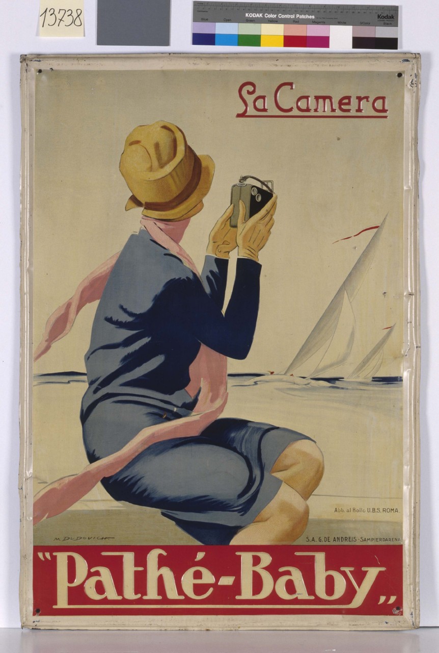 donna con cappello riprende con la cinepresa barche a vela in mare (tabella) di Dudovich Marcello (sec. XX)