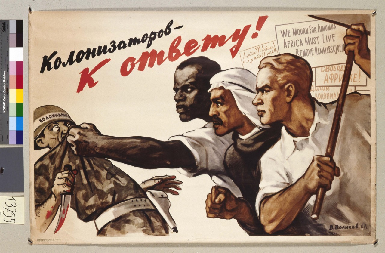 tre uomini aggrediscono un militare che sorregge un coltello insanguinato (manifesto) - ambito russo (sec. XX)