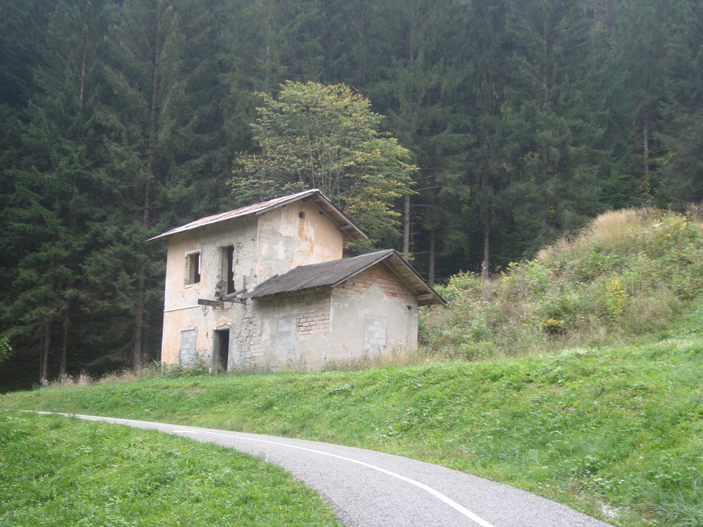 Ex Casello Ferroviario (casello) - Pieve di Cadore (BL)  (XX)