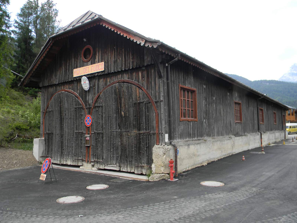 Officina ex Stazione Ferroviaria Calalzo-Cortina (officina) - Vodo Cadore (BL)  (XX)