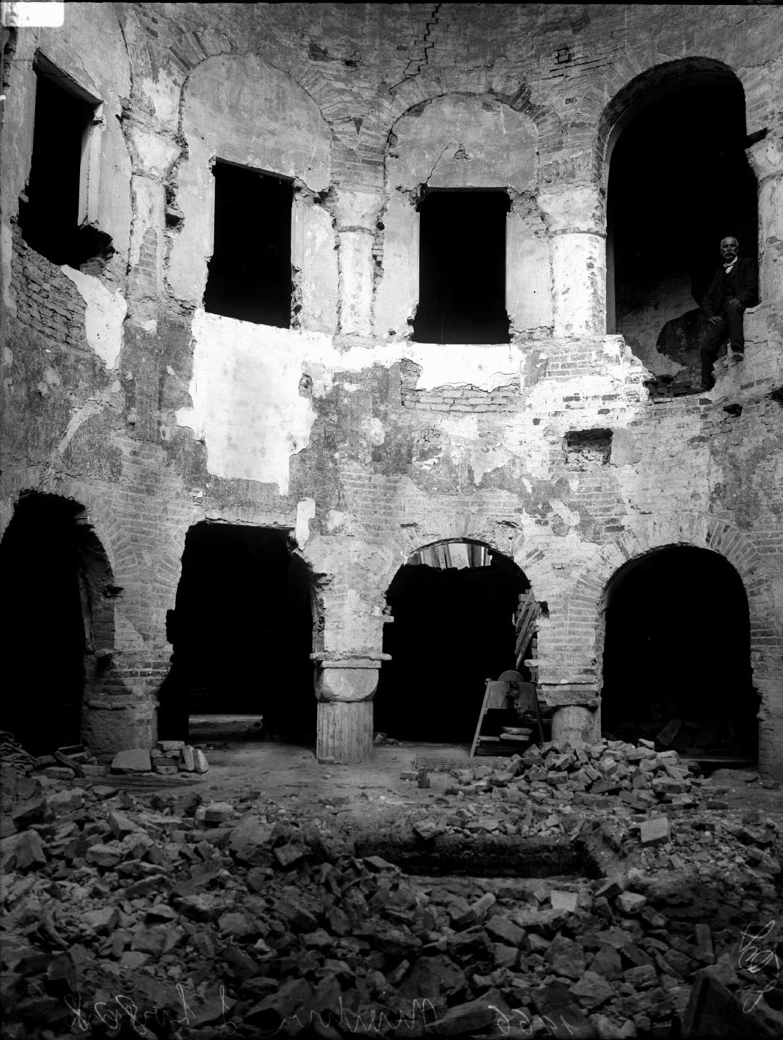 Architetture - Mantova - Chiese - Demolizioni (negativo) di Studio Calzolari (ditta) (XX)