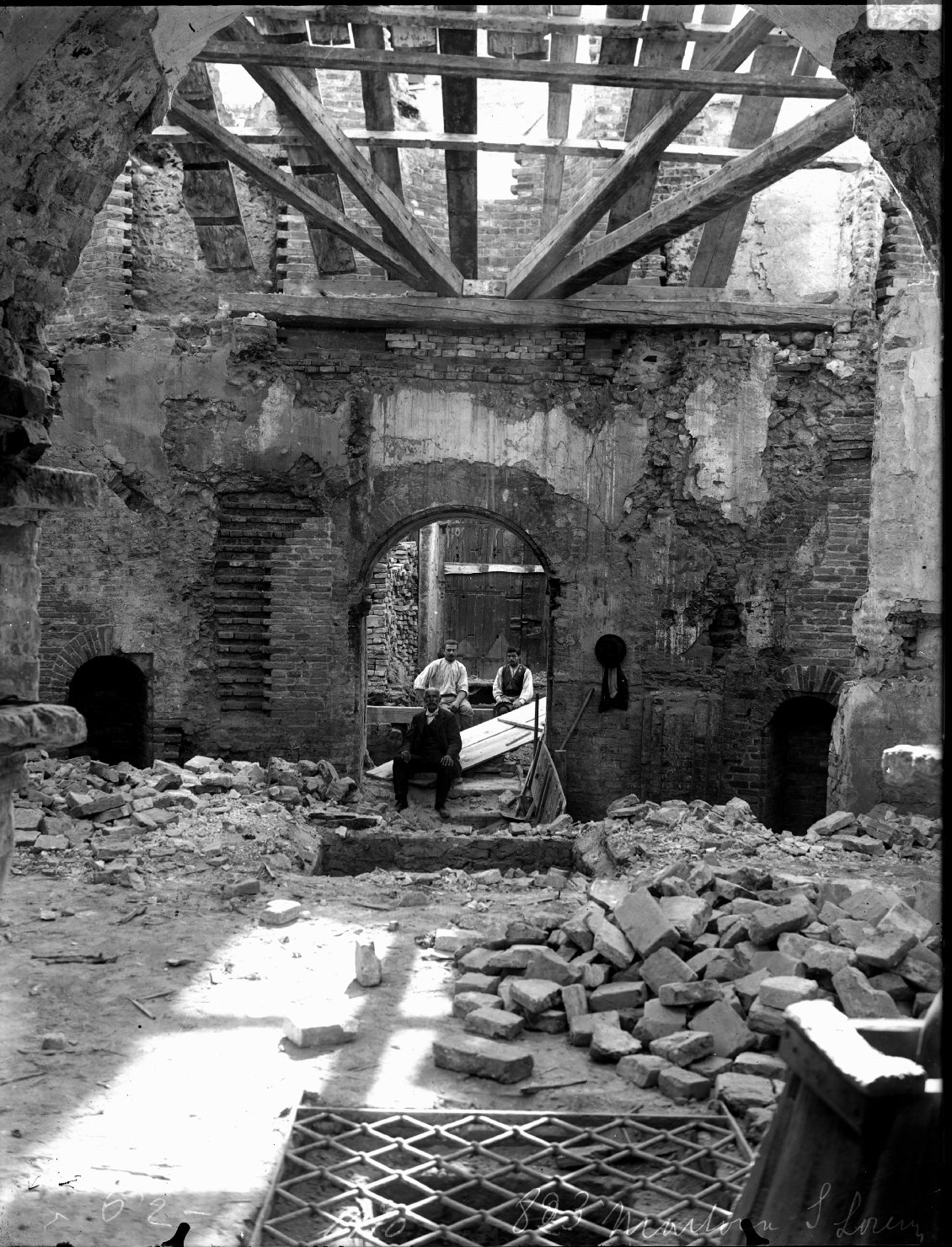 Architetture - Mantova - Chiese - Restauri (negativo) di Anonimo (XX)