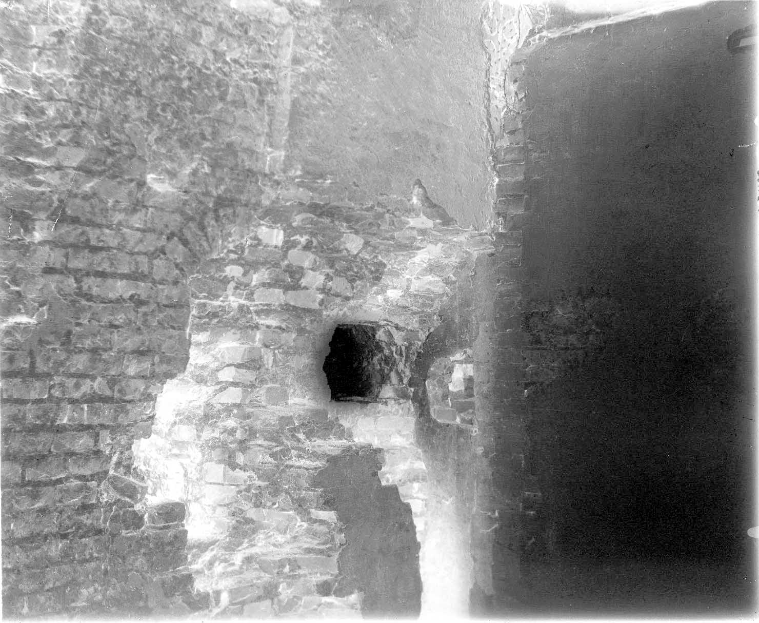 Mantova - Restauri - Dipinti murali (negativo) di Leonbruno, Lorenzo (attr), Anonimo (XX)