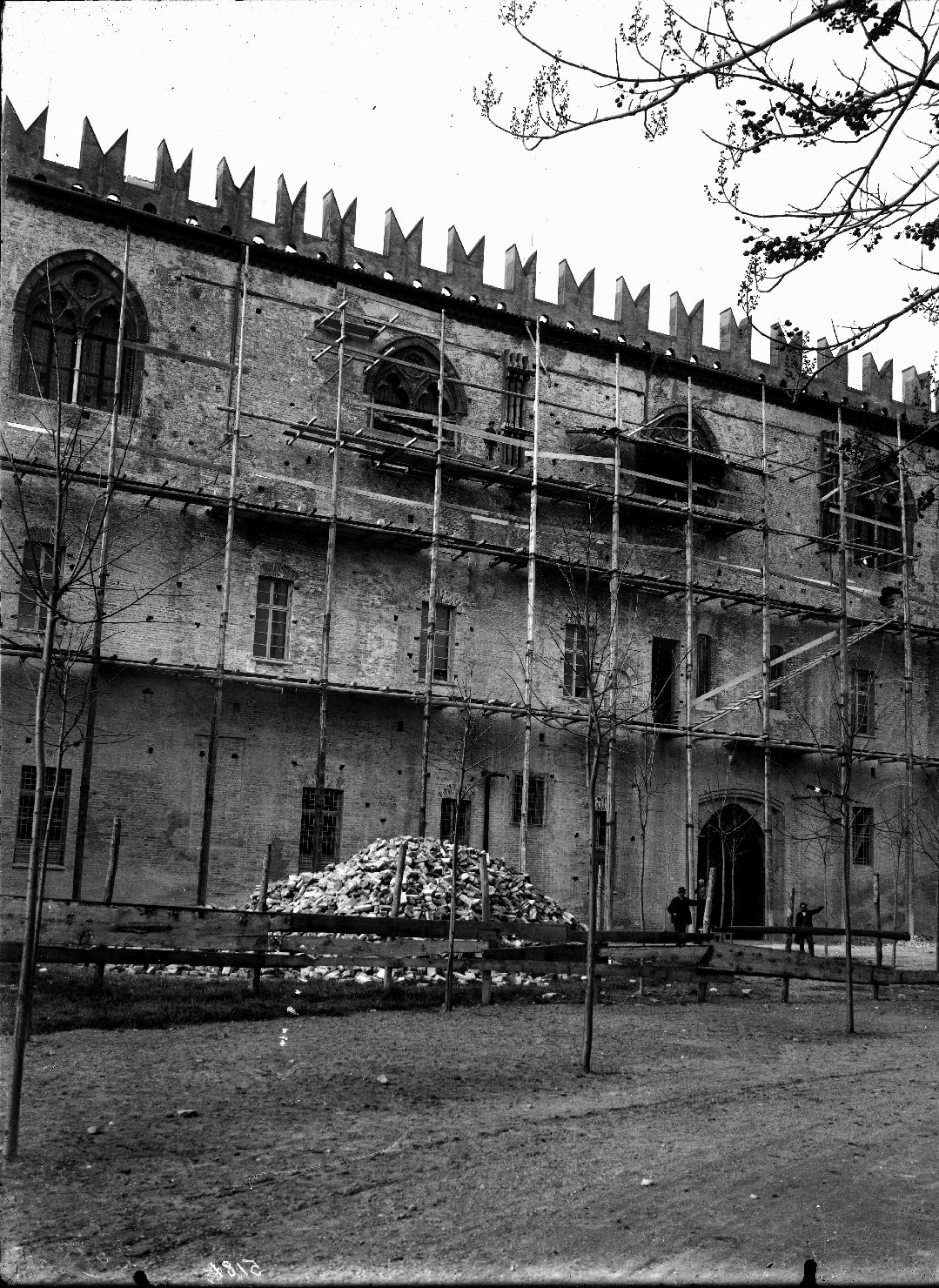 Mantova - Architetture - Restauri (negativo) di Anonimo (XX)