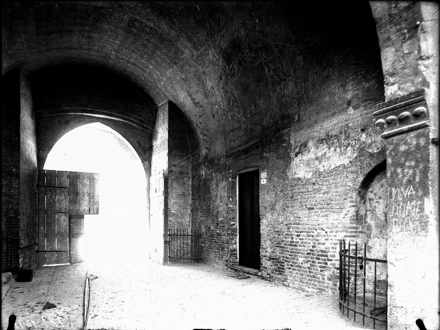 Mantova - Architetture - Restauri (negativo) di Anonimo (XX)
