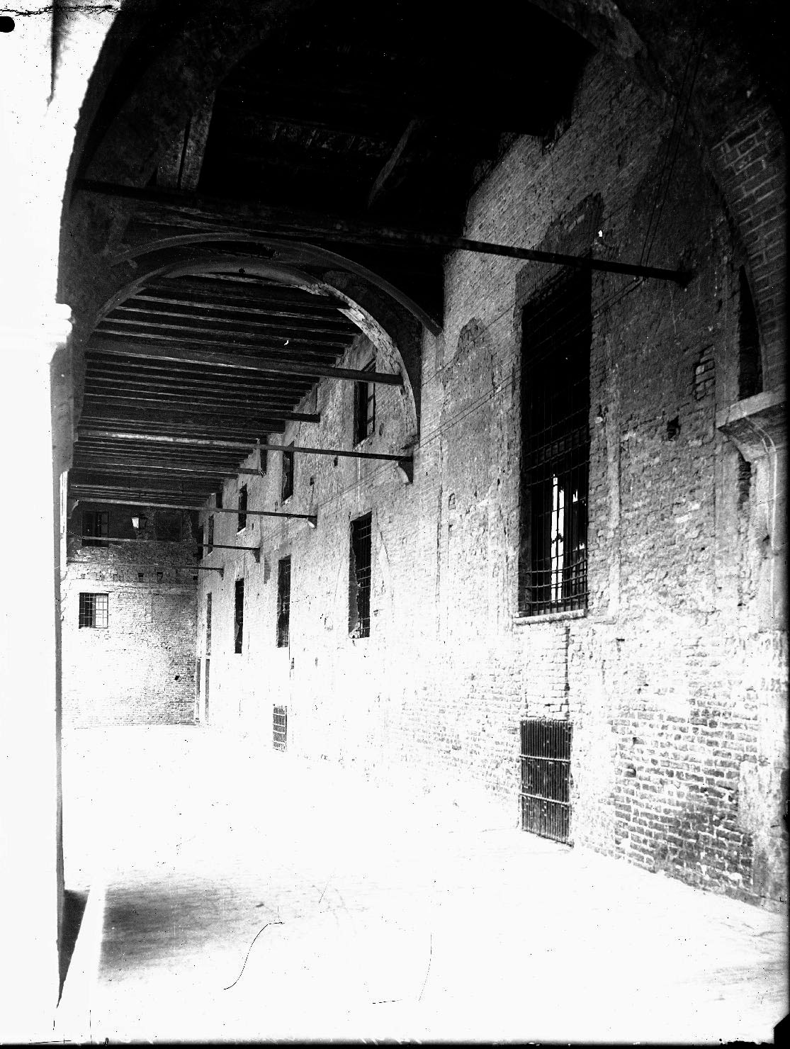 Mantova - Architetture - Restauri (negativo) di Anonimo (XX)