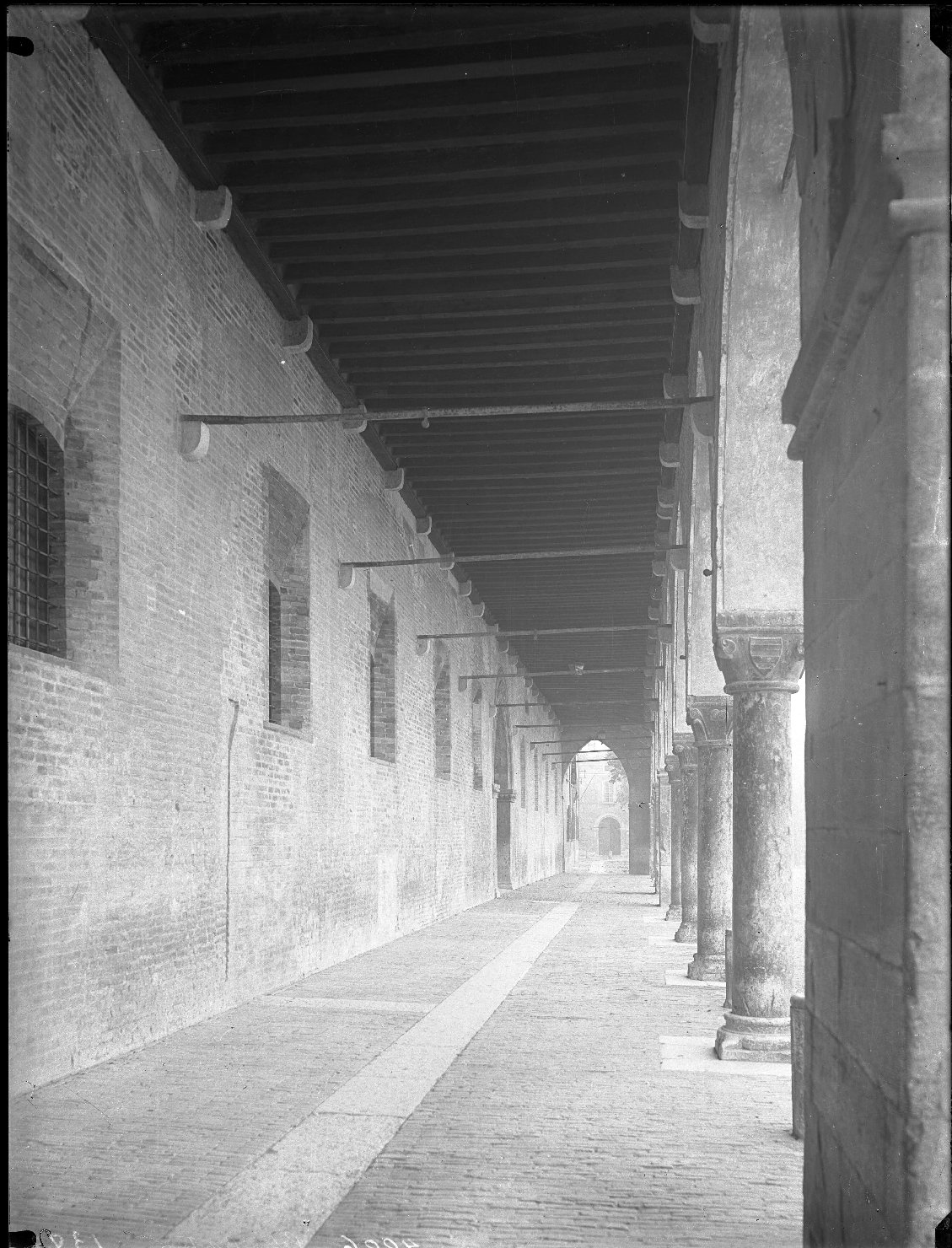 Mantova - Architetture (negativo) di Anonimo (XX)