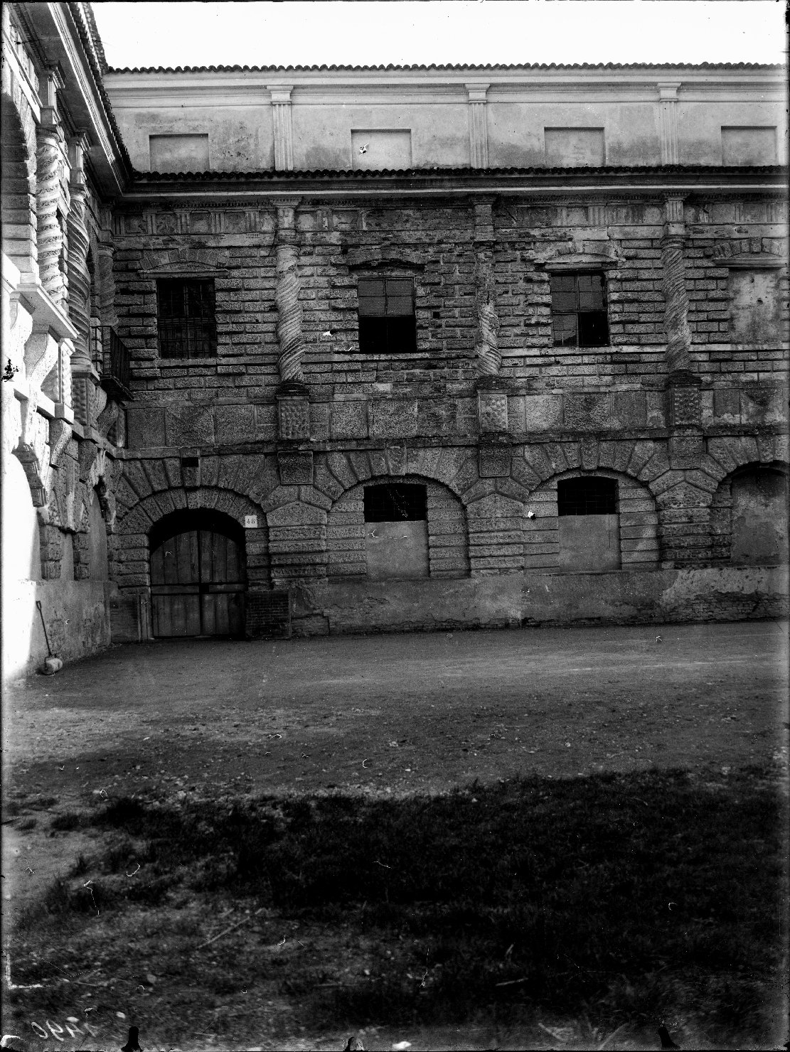 Mantova - Architetture - Restauri (negativo) di Giulio Romano, Bertani, Giovanni Battista, Anonimo (XX)