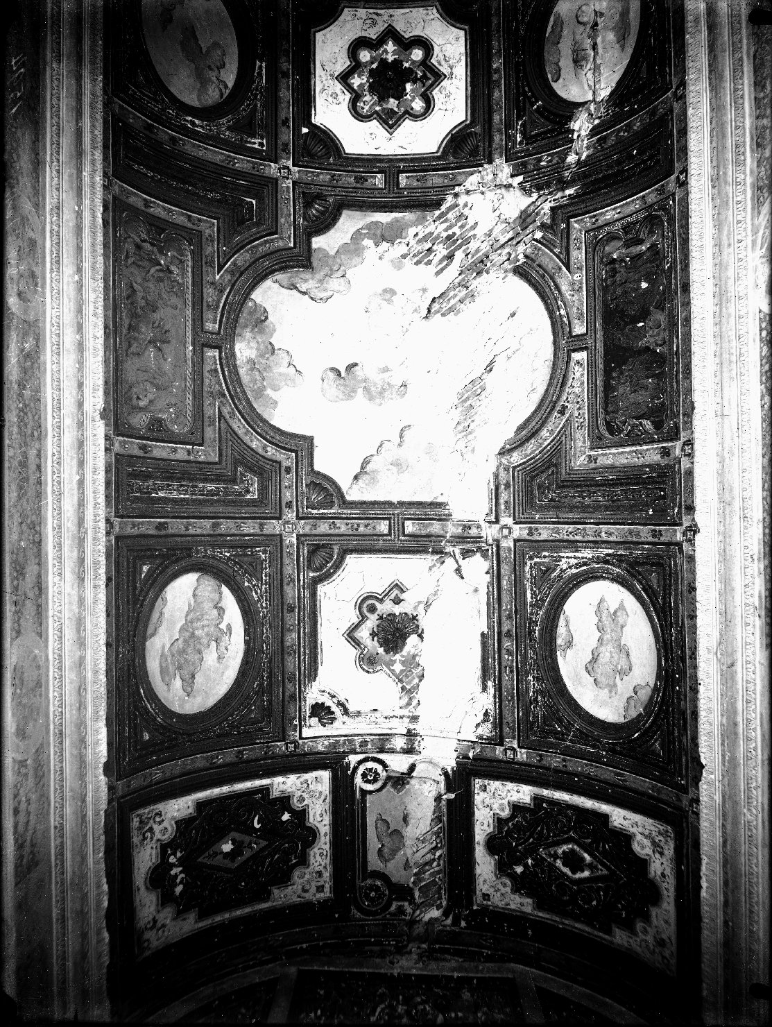 Mantova - Pitture murali - Restauri (negativo) di Anonimo (XX)