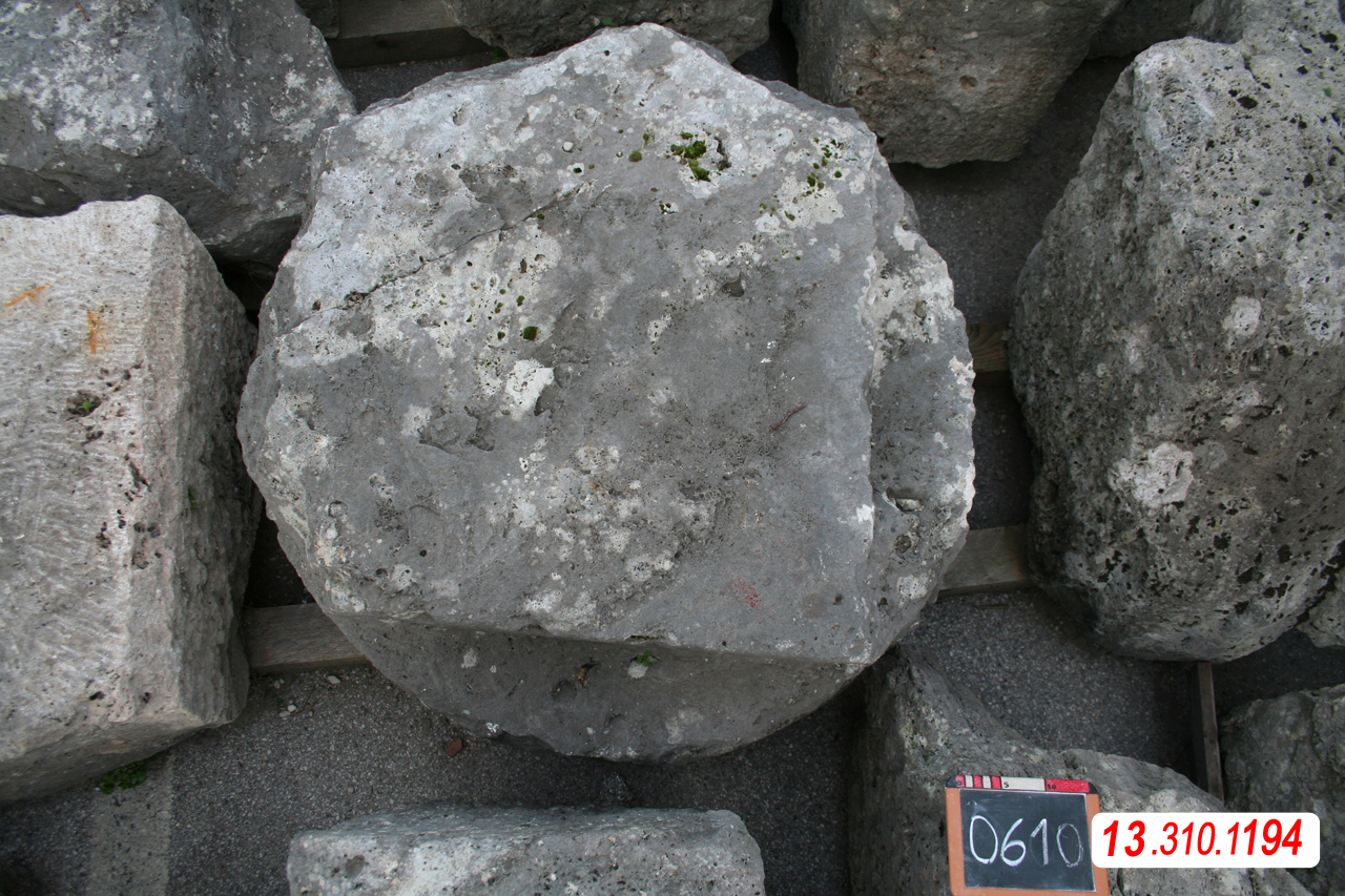 blocco, colonna? (Eta' romana imperiale)