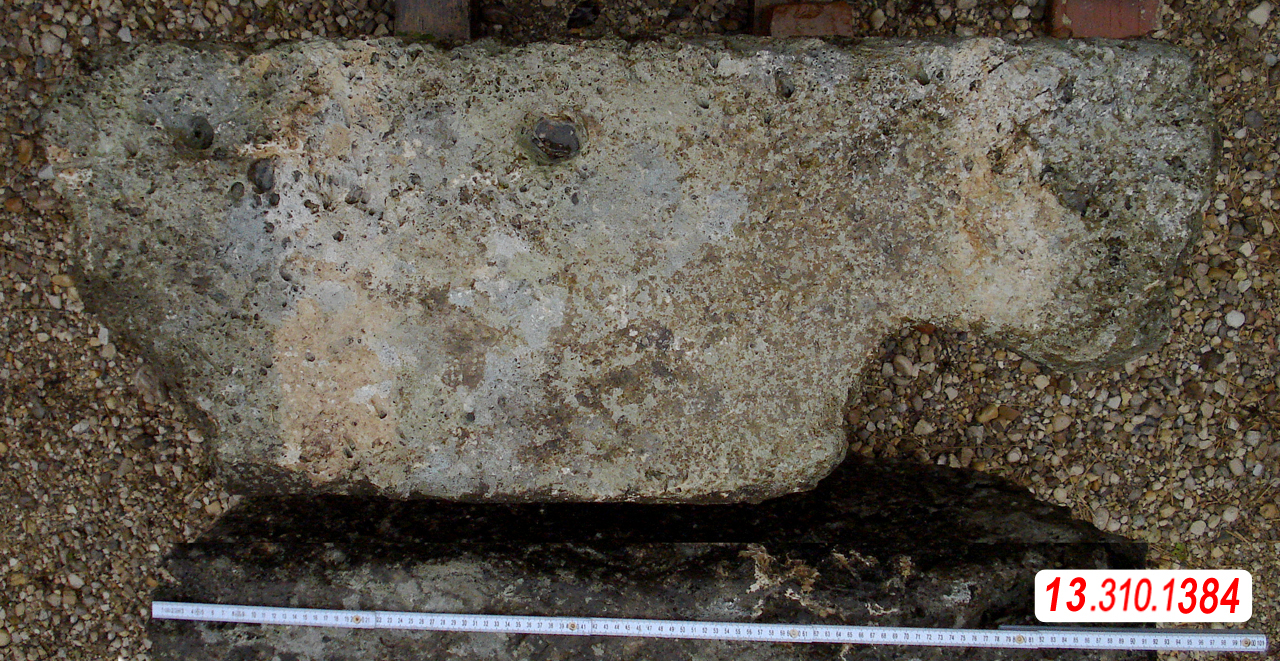 Blocco modanato, cornice? (Eta' romana imperiale)