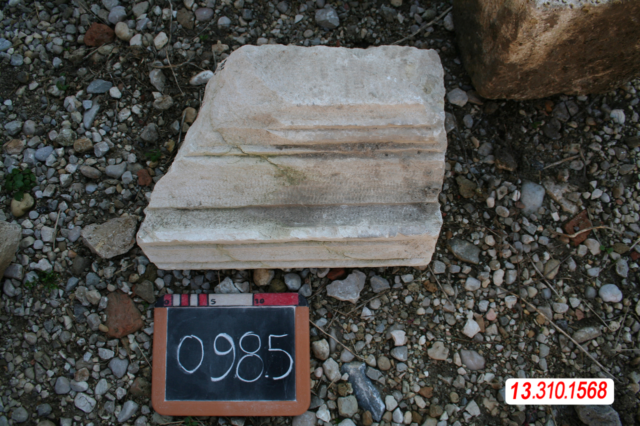 Blocco modanato, cornice? (Eta' romana imperiale)