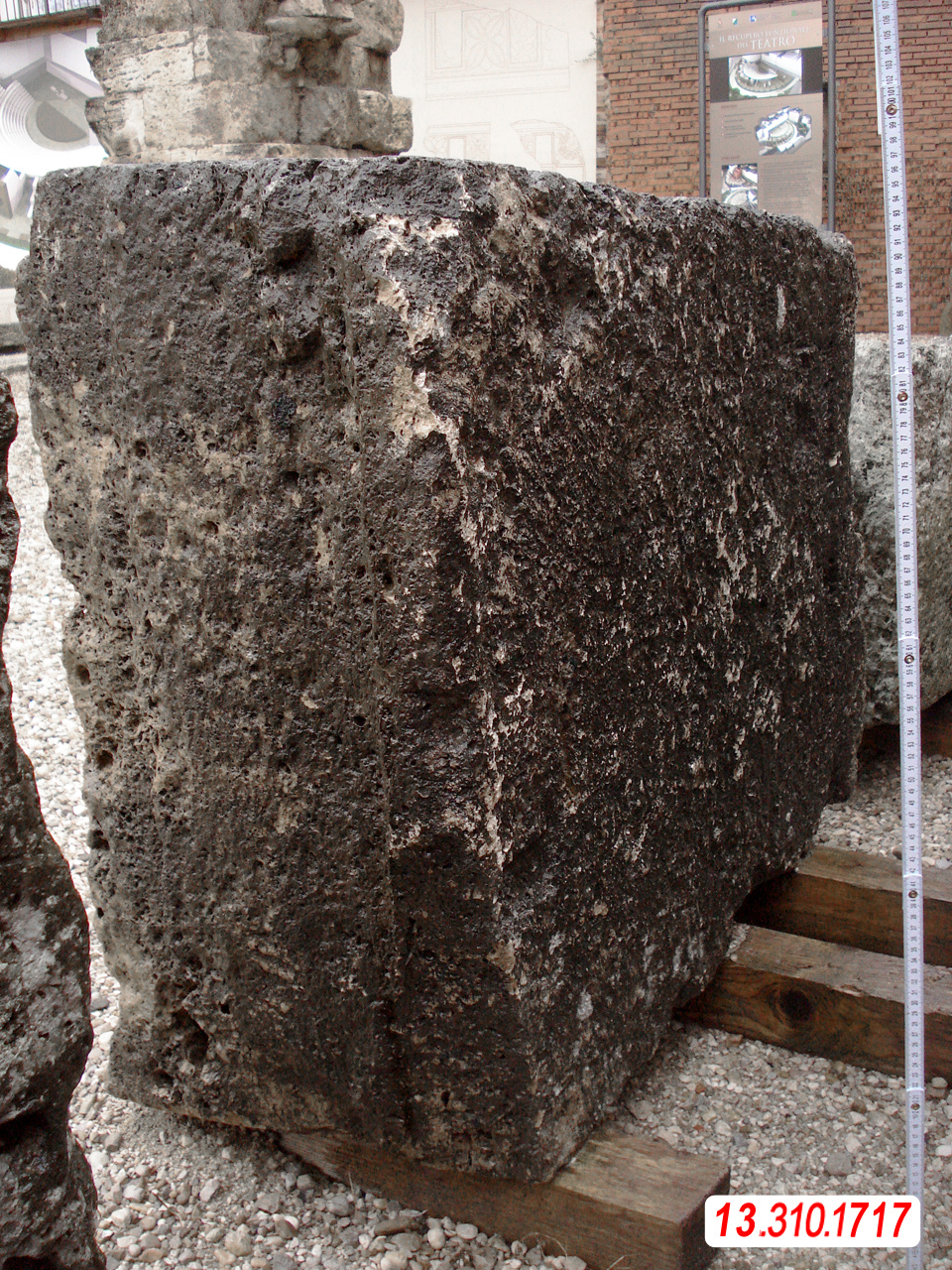 Blocco modanato, cornice? (Eta' romana imperiale)