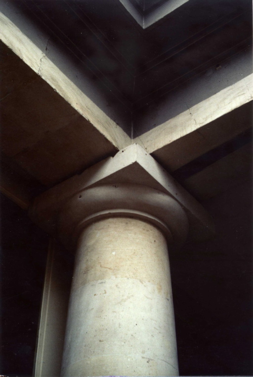 Parigi - Convento dei Cappuccini d'Antin - chiostro - capitello (negativo) di Brongniart, Alexandre-Théodore, anonimo (seconda meta' XX)