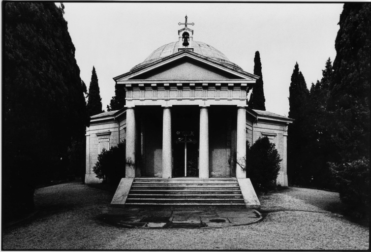 Trieste - Cimitero greco - cappella - veduta (positivo) di Buttazzoni, Antonio, Neva, Gasparo (seconda meta' XX)