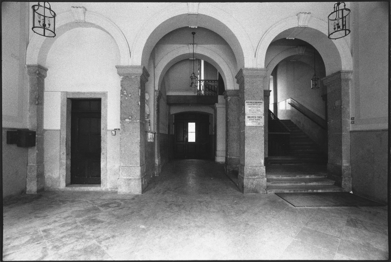 Trieste - Biblioteca civica - ingresso - veduta (negativo) di Nobile, Pietro, Neva, Gasparo (seconda meta' XX)