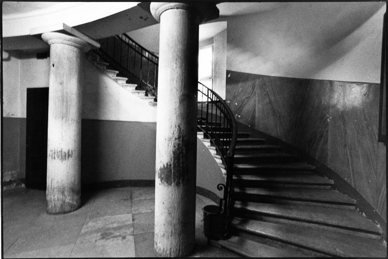 Trieste - S. Antonio - sacrestia - scala - veduta interna (negativo) di Nobile, Pietro, Neva, Gasparo (seconda meta' XX)