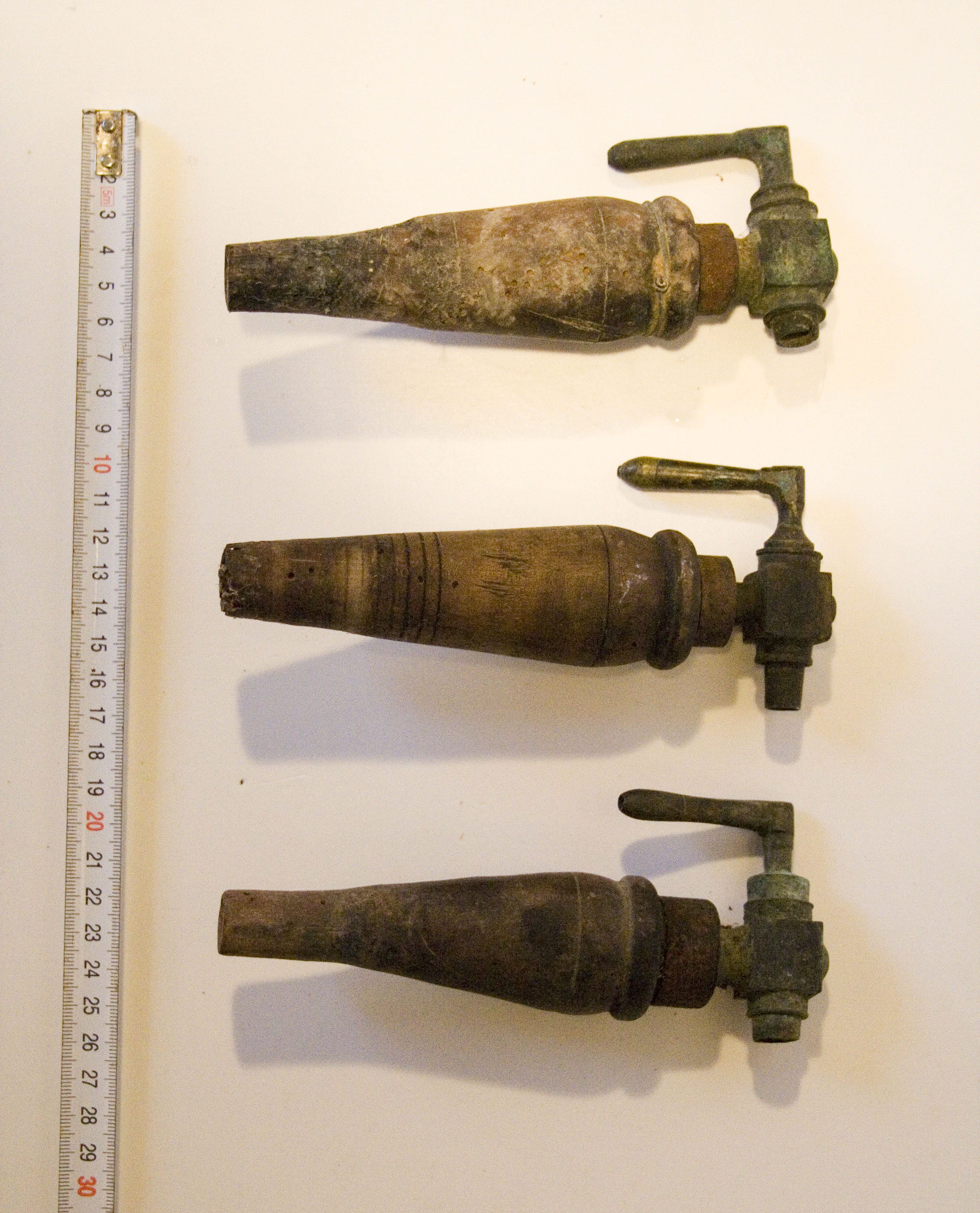 Antiche cannelle, cannelle, strumenti facenti parte delle botti