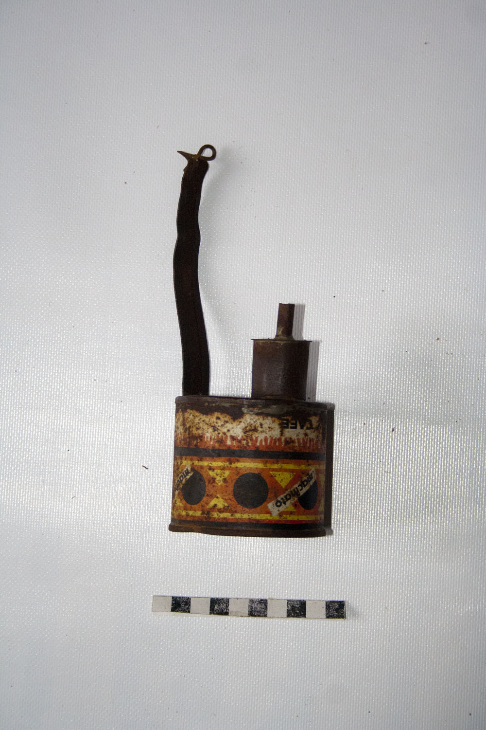 Lampada ad olio, strumento utilizzato per illuminare la stanza al buio
