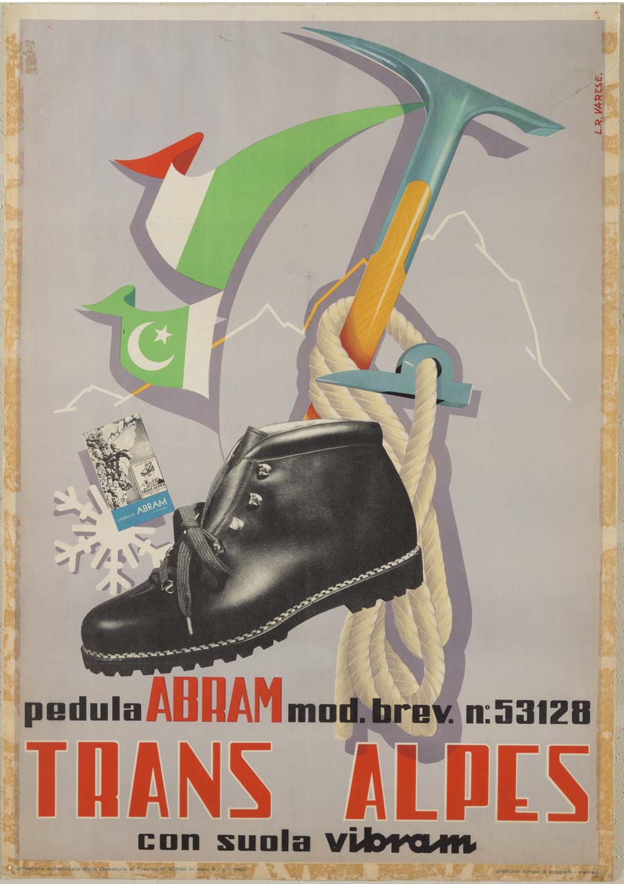 scarpone da montagna sovrapposto a corda e piccozza, con bandiera italiana, profilo montuoso e fiocco di neve (manifesto) di Varese Renato (sec. XX)