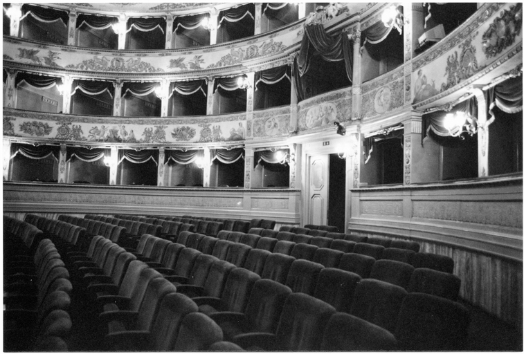 Alighieri (teatro) - Ravenna (RA)  <br>Condizioni d'uso: <a class='link-esterno' href='https://docs.italia.it/italia/icdp/icdp-pnd-circolazione-riuso-docs/it/v1.0-giugno-2022/testo-etichetta-BCS.html' target='_bcs'>Beni Culturali Standard (BCS)</a>