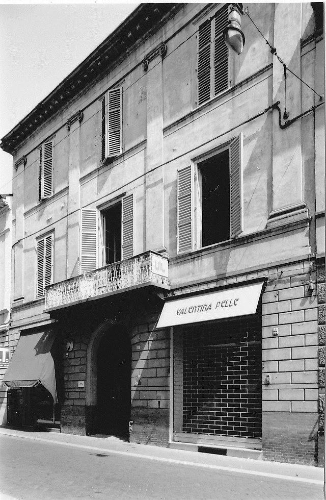 Casa Liverzani (casa, privata) - Faenza (RA)  (XIX, metà)