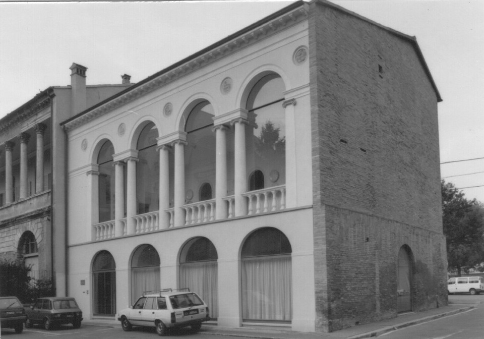 Attergato Palazzo Ghetti (Palazzo Muks) (palazzo, privato) - Faenza (RA)  (XIX)