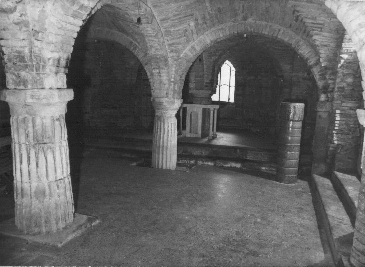 Cripta della Chiesa dei S.S. Ippolito e Lorenzo (cripta) - Faenza (RA)  (XI, inizio)